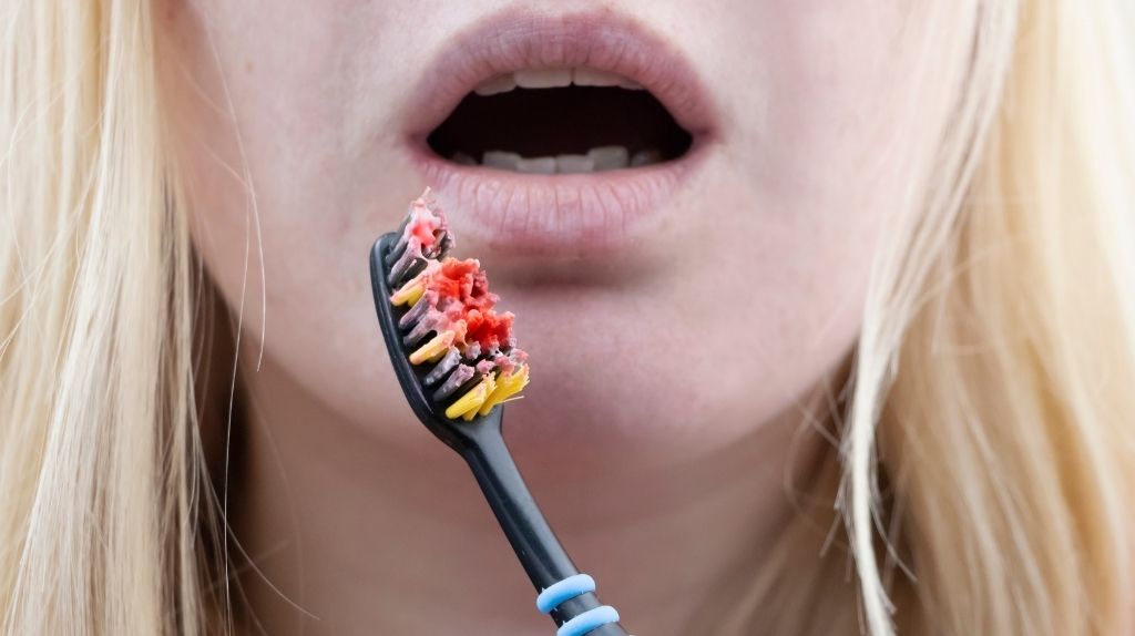 Diş Fırçalarken Kanama Normal mi?